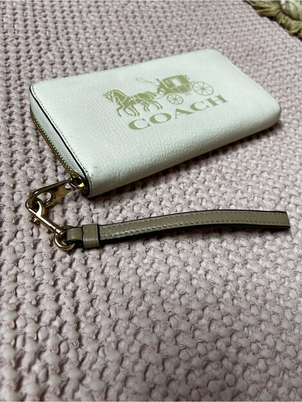Coach Horse & Carriage Zip Around Accordion Wallet Wristlet Ivory Cream